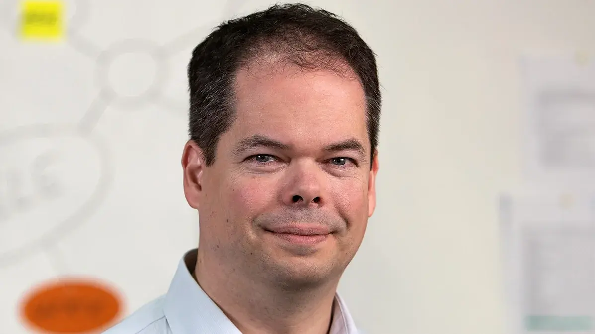 Portraitfoto von Prof. Dr. Alexander Mäder