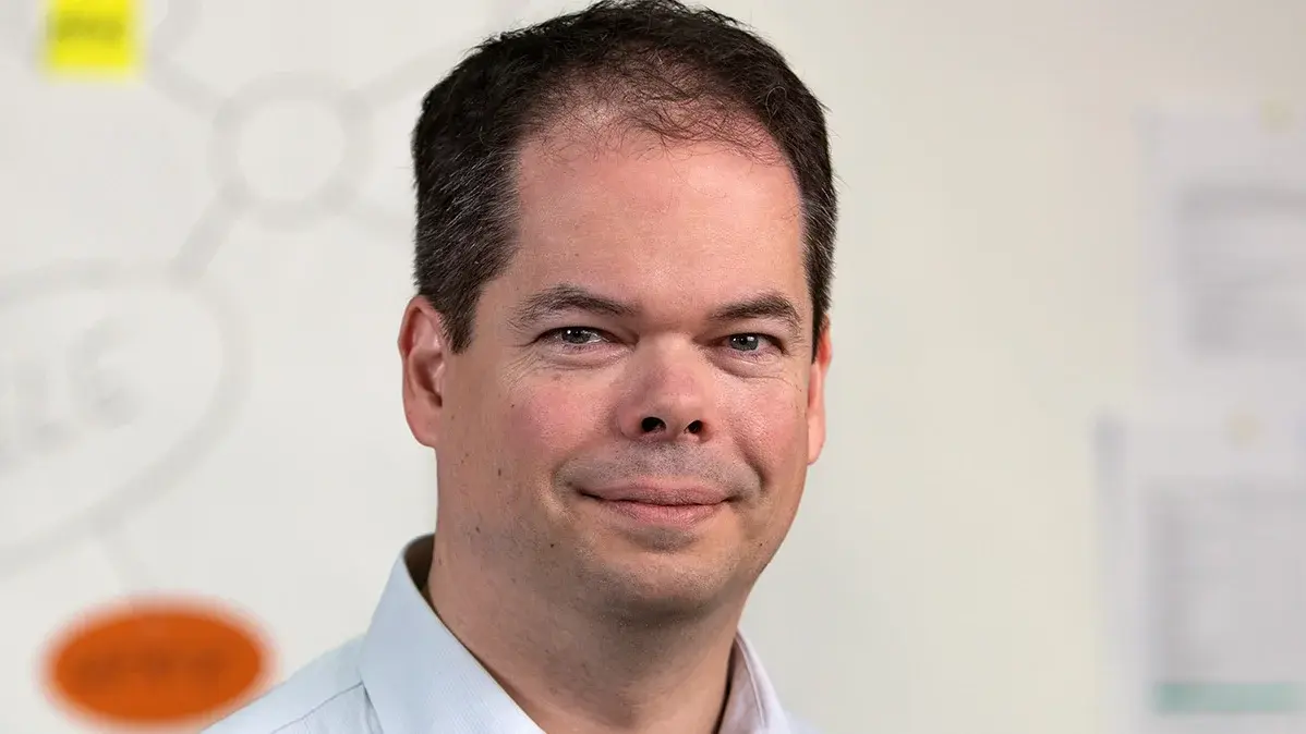 Portraitfoto von Prof. Dr. Alexander Mäder
